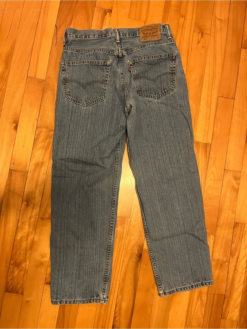Vintage Levi's 550 Men's Light Blue Relaxed Fit Jeans